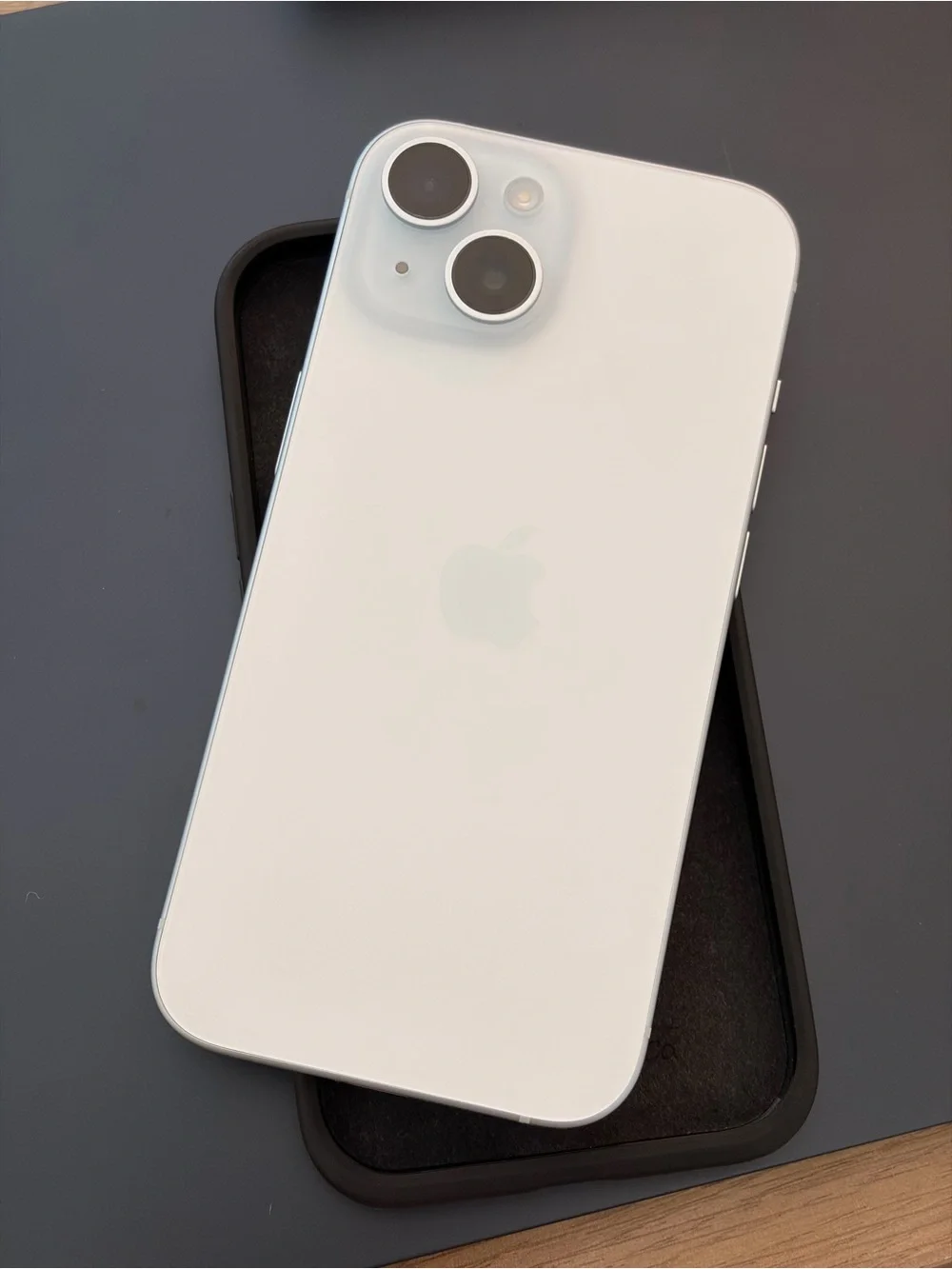 iPhone 15 128GB with Nomad leather case and